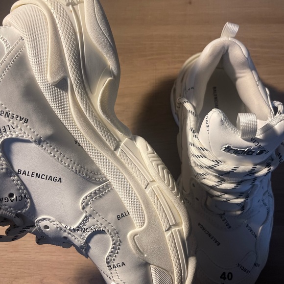 Balenciaga Triple S - Picture 9 of 15